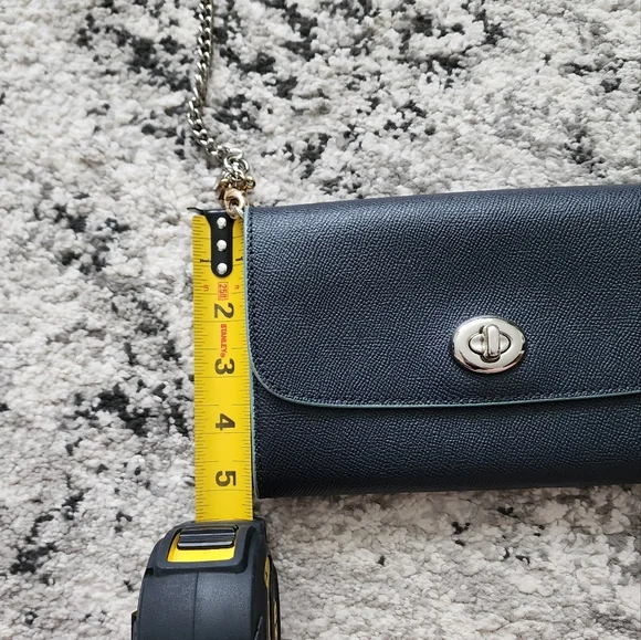 *SOLD* COACH Turnlock Crossbody Navy Saffiano Leather Chain Strap with Charm - Picture 8 of 9